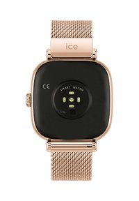 Smartwatch con quadrante quadrato di colore nero e cinturino in maglia rosa dorato. Presenta un sensore sul retro e la scritta "SMART WATCH" incisa.