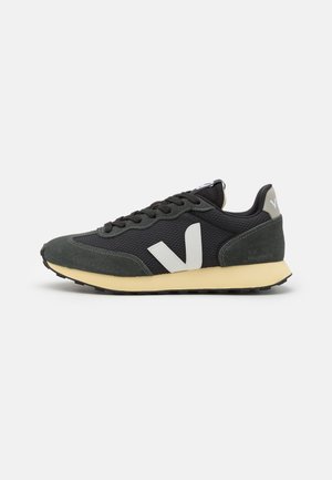 RIO BRANCO II - Trainers - black/white