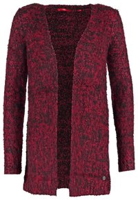 Cardigan à manches longues à ouverture avant en maille texturée et duveteuse avec un motif moucheté rouge profond et noir.