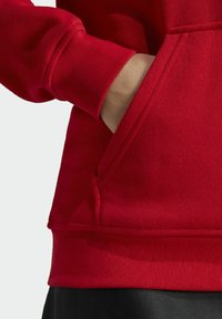 adidas Originals ADICOLOR ESSENTIALS HOODIE - Mikina s kapucí - better scarlet
