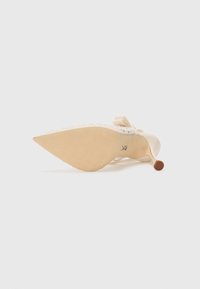 Pointed-toe high heel shoe in beige with a smooth finish, featuring a textured sole and decorative bow detail near the heel.