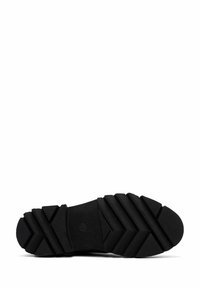 Semelle de sneaker noire avec des rainures profondes et une surface texturée, présentant un motif en zigzag pour une traction et une adhérence accrues.