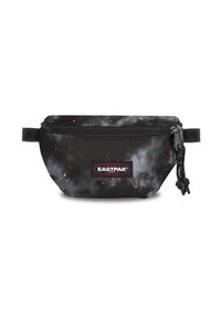 Černá ledvinka s potiskem galaxie, vybavená zipovým uzávěrem, nastavitelným popruhem a červenou nášivkou s logem Eastpak. Vyrobena z odolného materiálu.