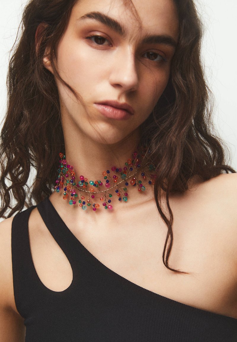 PULL&BEAR BEADED CHOKER Halskette gold coloured/goldfarben Zalando.at