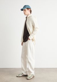 Calvin Klein Jeans REGULAR FIT SHIRT - Camicia - ivory
