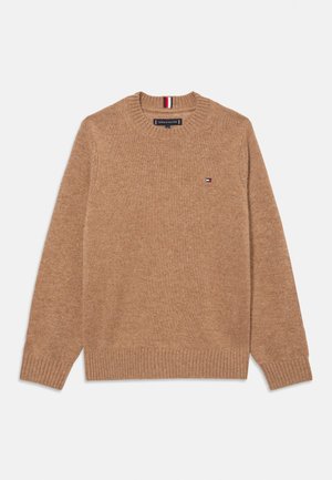 Maglione a girocollo beige in knit con polsini e orlo a costine, caratterizzato da un piccolo logo Tommy Hilfiger sul petto e da un'etichetta brandizzata all'interno del colletto.