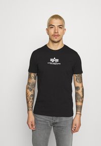 Alpha Industries - Printtipaita - black Pienoiskuva 1
