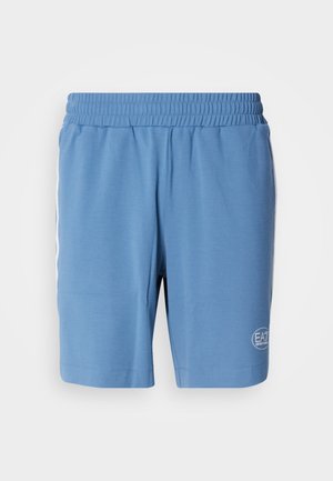 Světlé modré šortky s elastickým pasem, bílými bočními pruhy a malým bílým logem EA7 Emporio Armani na levé dolní noze.