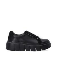 Schwarze Leder-Sneaker mit Wildlederakzenten, ausgestattet mit einer klobigen strukturierten Sohle und sechs Ösenpaare für die Schnürsenkel. Seitenansicht.