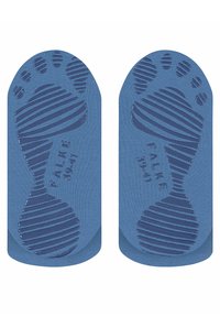 Niebieskie skarpetki sięgające kostki z teksturowanym wzorem przypominającym odciski stóp, z paskowymi wzorami i wytłoczonym logo "FALKE 39-41" na podeszwie.