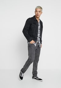 Levi's® THE TRUCKER JACKET - Casaco de ganga - liquorice trucker