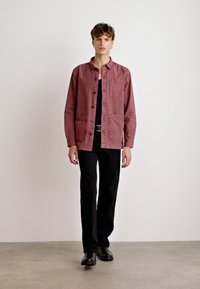 Barbour DEWSBURY GARMENT DYED OVERSHIRT - Könnyű dzseki - desert clay