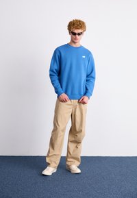 New Balance SPORT ESSENTIALS CREW UNISEX - Camisola - blue agate