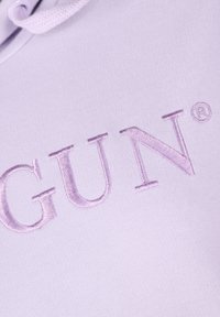 TOP GUN MIT GESTICKTEM LOGO - Huppari - lavendel