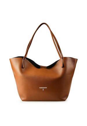 Sac fourre-tout en cuir marron avec double anse d'épaule et petit logo blanc "PATRIZIA PEPE" au centre avant.