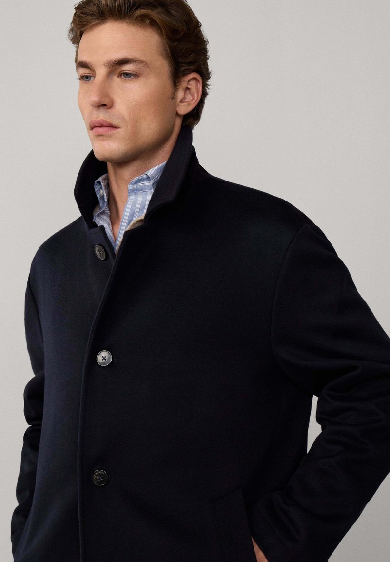 Manteau Façonnable Noir Taille 36 - Occasion En Très Bon état - Laine 80% - Style Classique