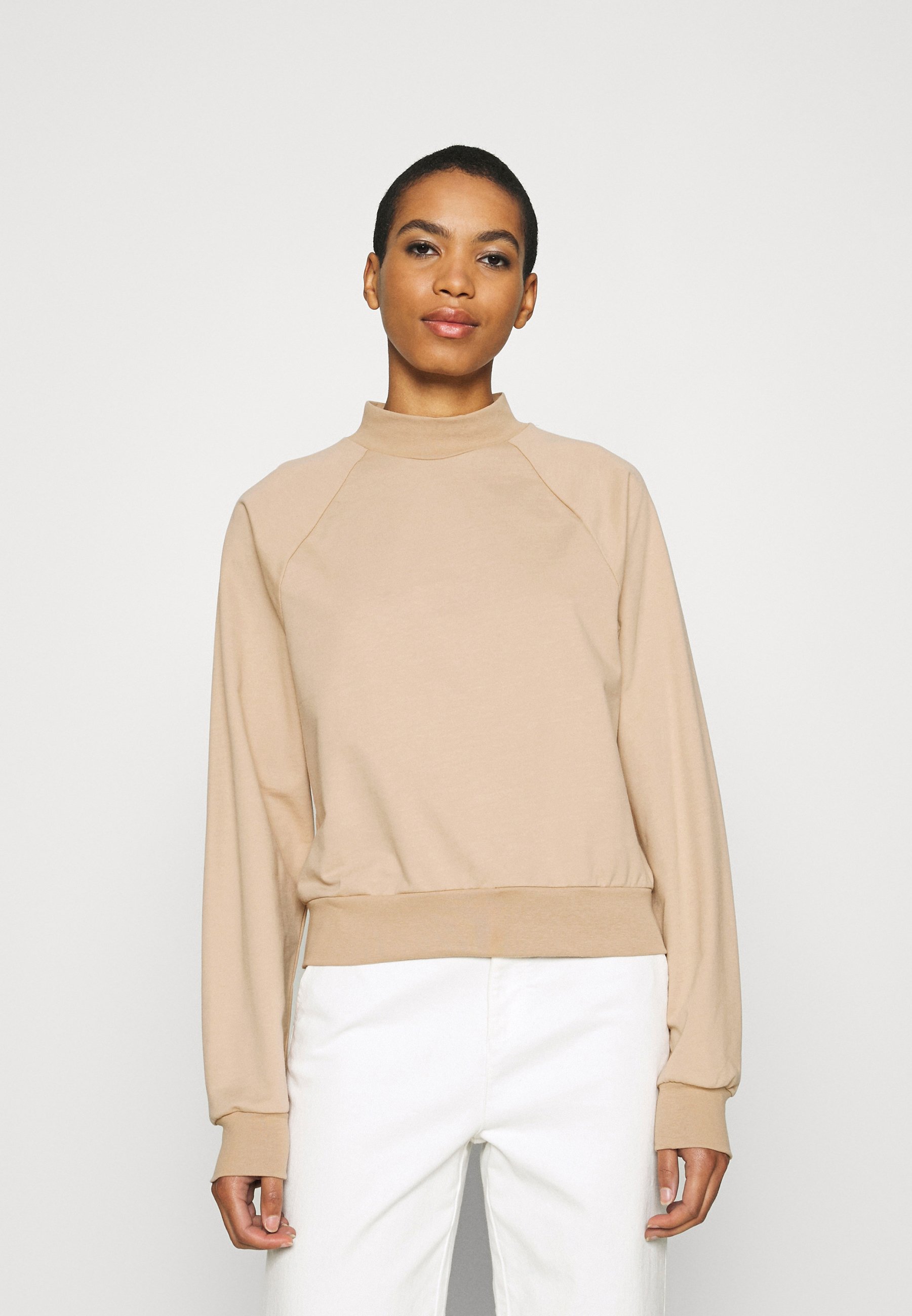 big collar sweatshirt