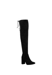 Schwarze Overkneestiefel aus weichem Wildleder, mit Blockabsatz, spitzer Zehenform und Schnürdetail oben für eine verstellbare Passform.