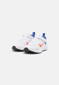 Nike Performance REVOLUTION 7 - Apavi skriešanai pa asfaltu - white/team orange/astronomy blue/total orange