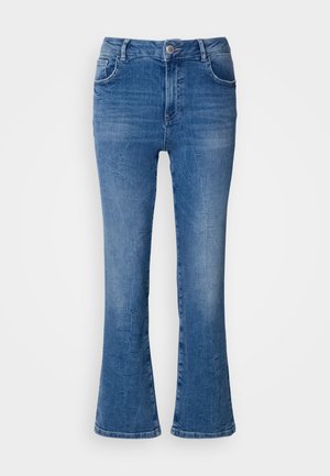 Blå denim flared jeans med middels høy midje, med fem lommer, en metallknapp og subtil fading for tekstur.