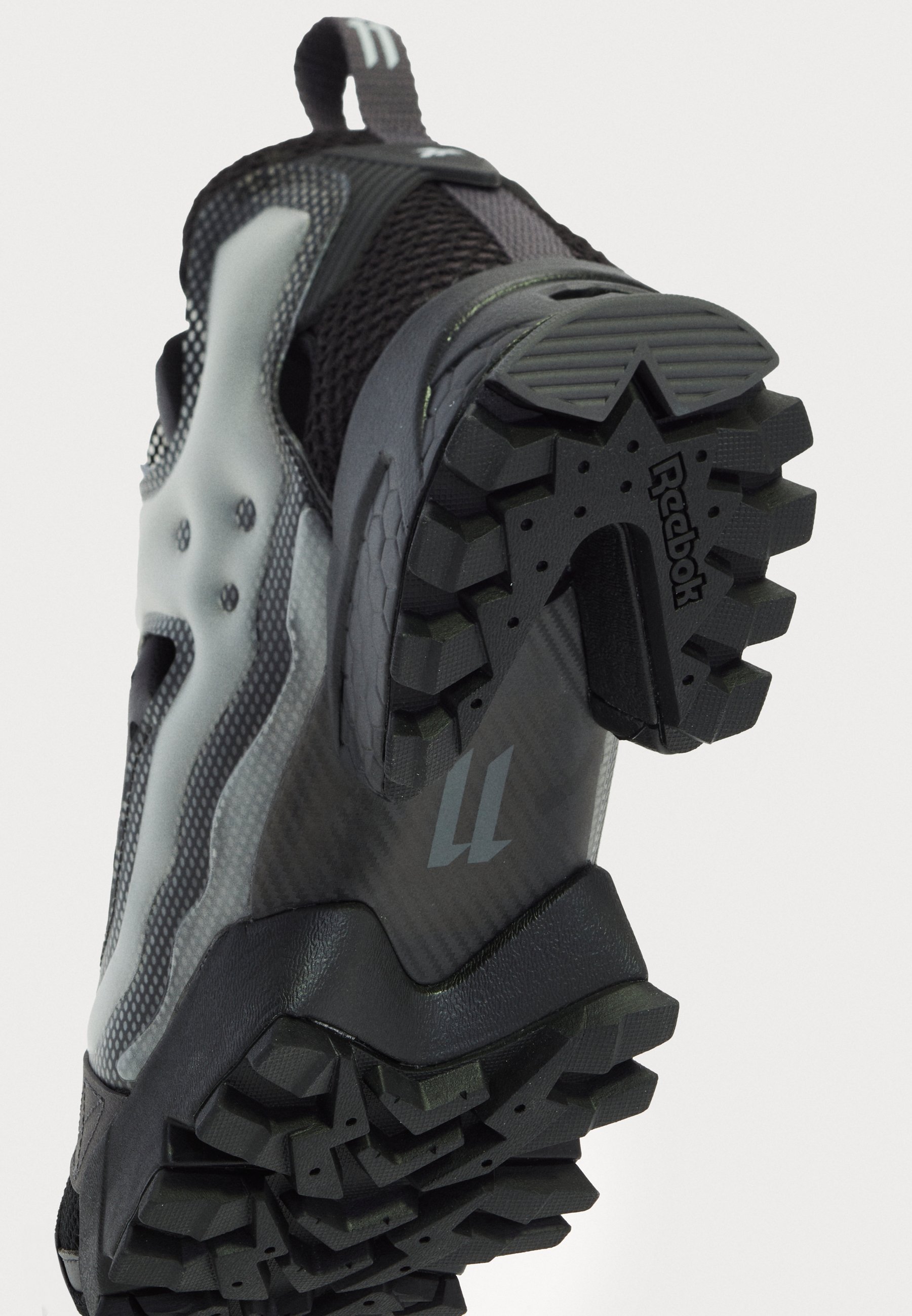 Reebok LTD 11 BY BORIS BIDJAN SABERI INSTAPUMP FURY MID UNISEX