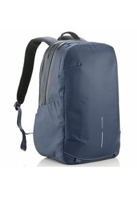 Zaino realizzato in resistente tessuto blu con un design elegante, dotato di spallacci imbottiti, accenti riflettenti e tasche laterali per ulteriore spazio di stoccaggio.