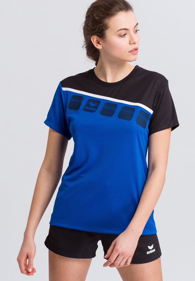 Blauw en zwart sportshirt met korte mouwen, met een gestructureerd blauwe body, zwart mesh paneel en witte accentstreep.