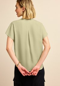 Next SHORT SLEEVE OVERHEAD STANDARD - Pusero - sage green