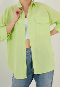 LELA Button-down blouse - green