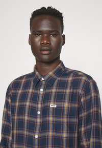Wrangler POCKET SHIRT - Camicia - navy