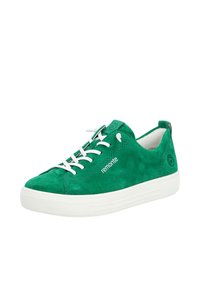 Sneaker verde in suede con lacci bianchi, dotato di punta rotonda e suola in gomma bassa. Logo "remonte" visibile sul lato.