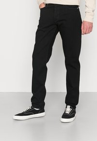Edwin Ravne kavbojke - black denim