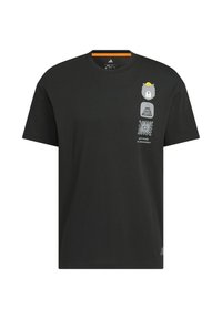 T-shirt en coton noir avec des designs graphiques colorés représentant un ours, une montagne et une fleur, avec du texte. Col rond et manches courtes.