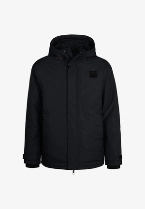 Mustat eristyshupparitakki, jossa on etuvetoketju, kaksi sivutaskua ja ribbaatut hihansuut. Mattapintainen viimeistely, jossa on pieni logopatch.