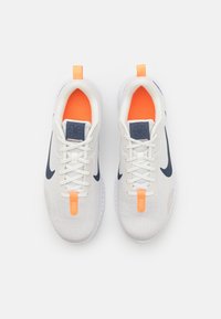 Nike Performance FLEX EXPERIENCE RUN 12 - Chaussures de running sur route - sail/thunder blue/platinum tint/light iron ore/total orange