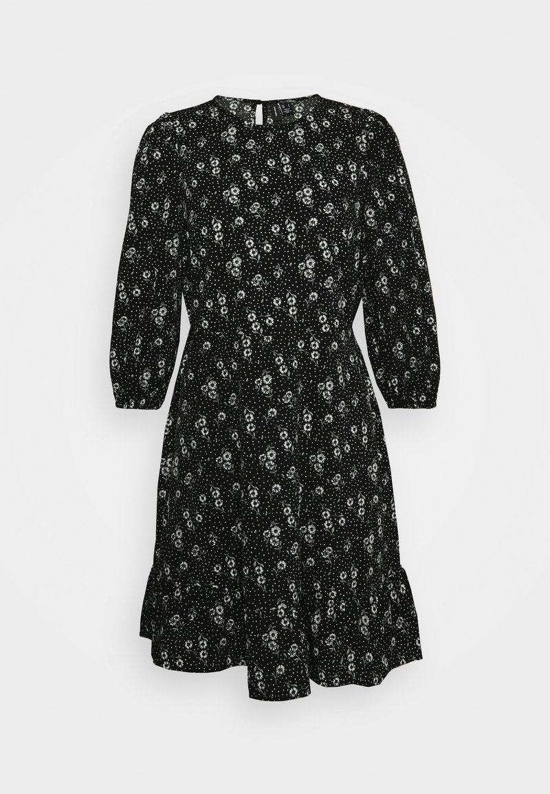 Vestido preto floral com mangas bufantes de três quartos, decote redondo, bainha com babados e detalhes em padrão branco por todo o tecido.