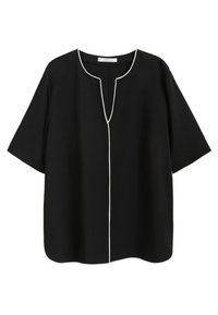 Blouse noire ample à manches courtes, avec un décolleté en V et des bordures blanches, fabriquée dans un tissu lisse.