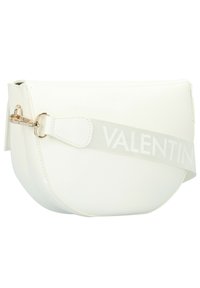 Borsa a tracolla a forma di mezzaluna bianca con chiusura dorata e tracolla bianca regolabile, con il testo "VALENTIN".