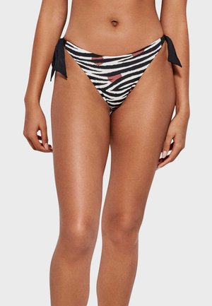 Bikini inferior con estampado de cebra en negro, blanco y rojo, con lazos laterales para un ajuste ajustable. Tejido suave con una textura lisa.
