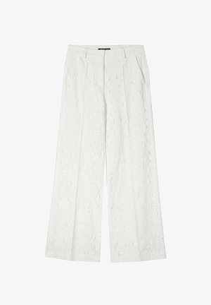 Weiße Hosen mit weitem Bein, dezent strukturiertem Blumenmuster, vorn mit Falten, seitlichen Taschen und Gürtelschlaufen am Bund.