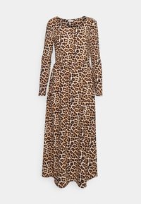 Vestido largo de manga larga con estampado de leopardo, escote redondo, falda fluida y cintura elástica; la tela parece suave y ligera.