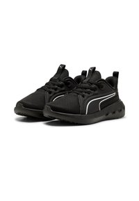 Scarpe sportive nere con tomaia in rete, suola esterna nera testurizzata, dotate di una striscia bianca di accento e lacci neri. Punta arrotondata e colletto imbottito.
