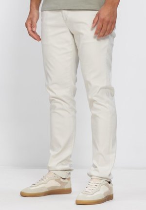 Cast Iron, CAST IRON HEREN CHINO'S RISER CHINO - SLIM. - Nohavice - white onyx