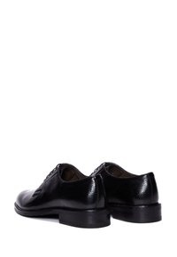 Chaussures habillées en cuir noir avec une finition lisse, une forme arrondie, un laçage à deux œillets et un petit talon.