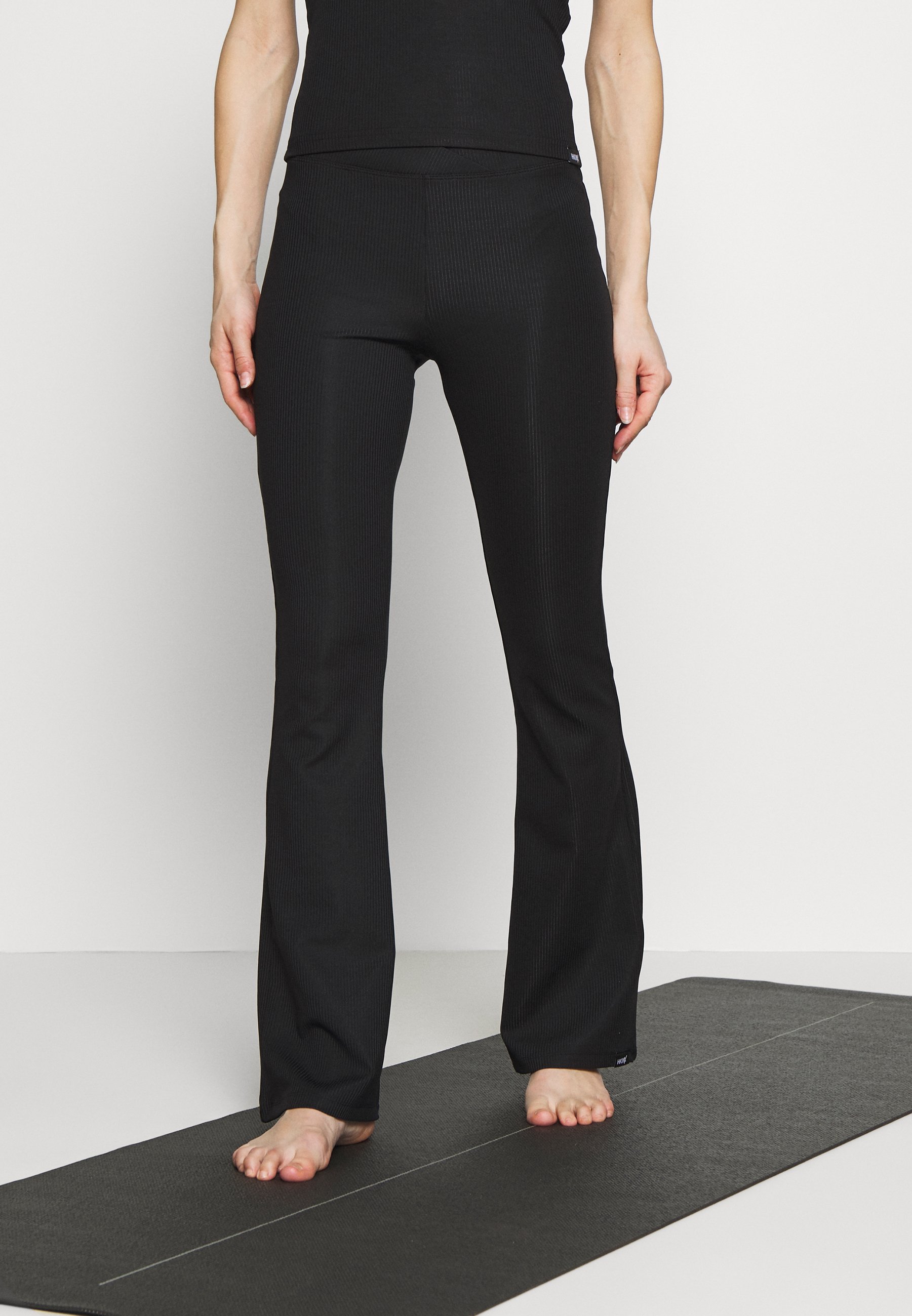 LEGGING FLARED Joggebukse black LEGGING FLARED Joggebukse black