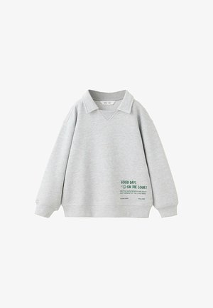 Lysegrå langærmet pullover med krave og grøn tekst nederst til højre foran med teksten "Good days on the court" med en lille grafik.