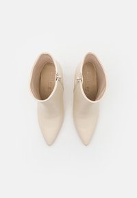 Madden Girl SPIN - High heeled ankle boots - white paris