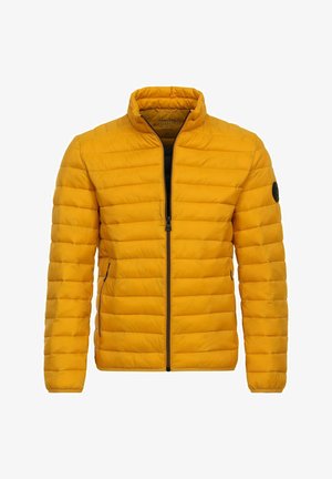 Gelbe Pufferjacke mit horizontalem Steppdesign, hohem Kragen, Reißverschluss und schwarzen Akzenten an Taschen und Ärmeln. Leichtes synthetisches Material.