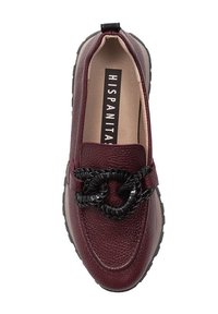 Bordowe skórzane mokasyny o teksturowanym wykończeniu, z czarnym plecionym akcentem z przodu i solidną czarną gumową podeszwą.