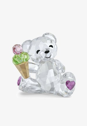 Klarer Kristallbär, der eine Eistüte mit pinken und grünen Kugeln hält und ein violettes Herz an seinem Fuß hat.